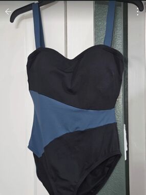 Coco Contours Black/Blue Colorblock One-Piece Bandeau Bra Sized Sized 8/32C